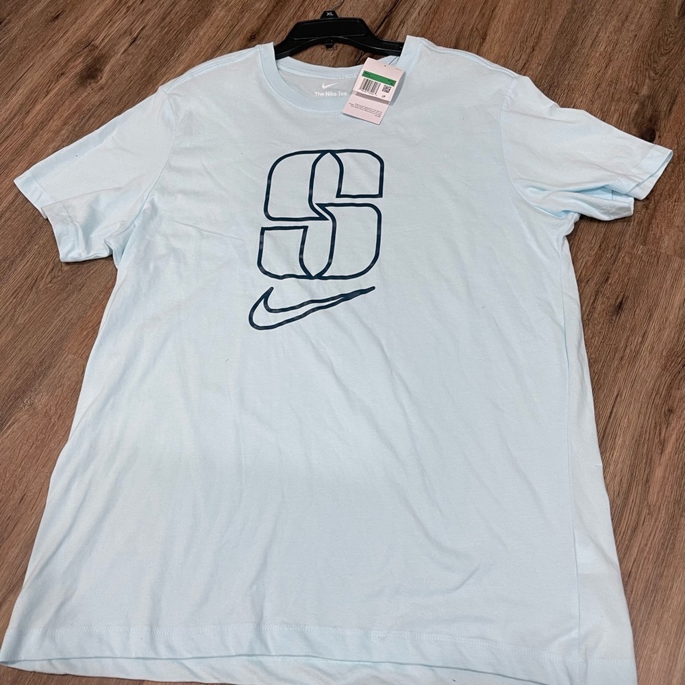 Nike Light Blue Graphic T-Shirt for Men size xl